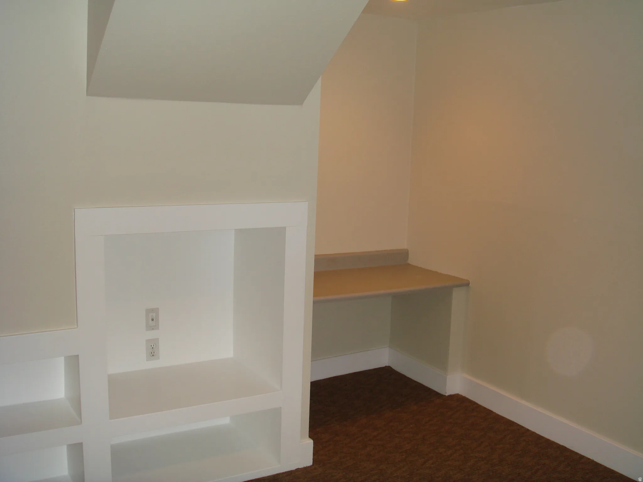 677 Built-in shelving with integrated electrical outlets, built-in desk, and recessed ceiling lighting