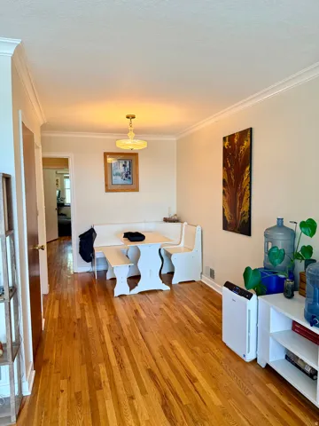 677 Dining area