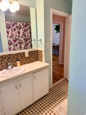 677 upstairs bathroom