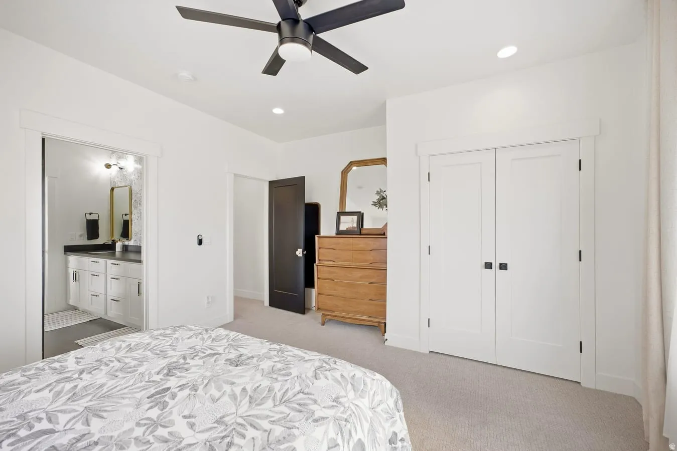 Bedroom 6 with Jack & Jill Bathroom