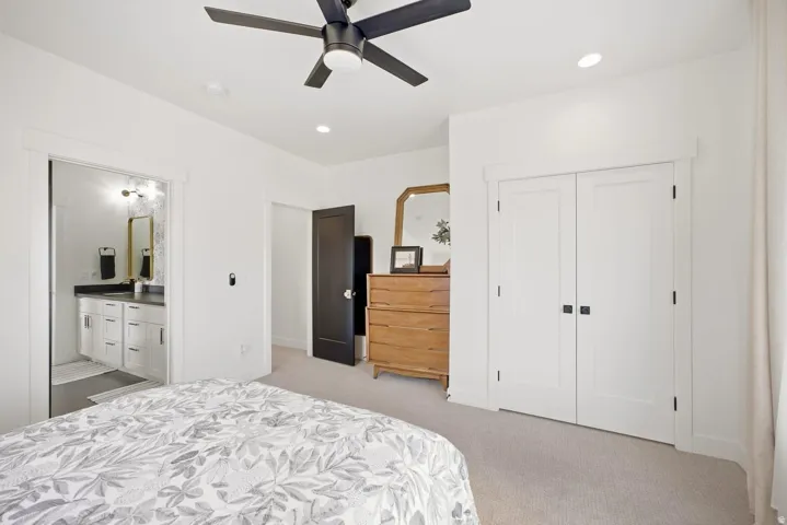 Bedroom 6 with Jack & Jill Bathroom