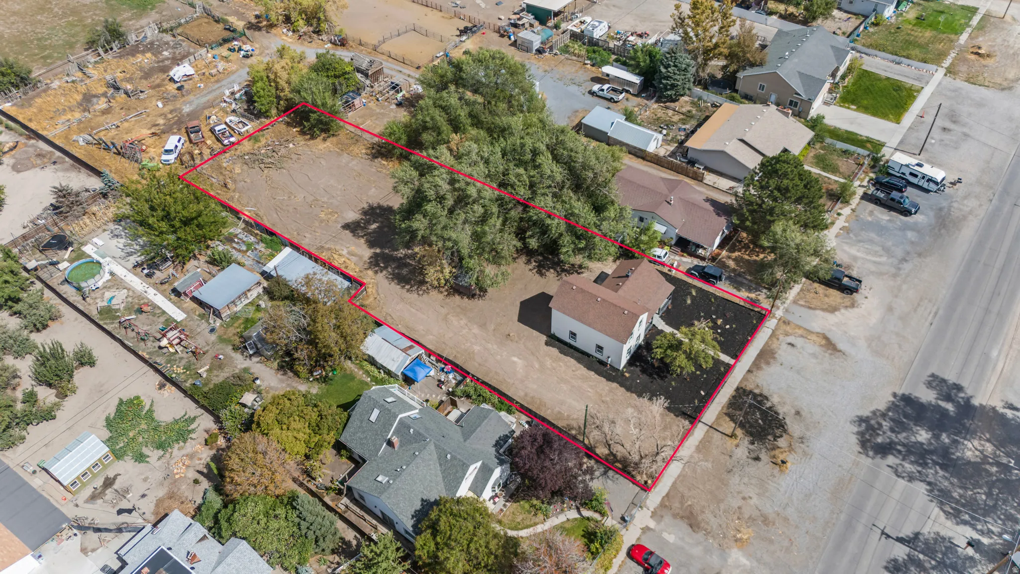 Expansive lot with established trees and a single-story residence