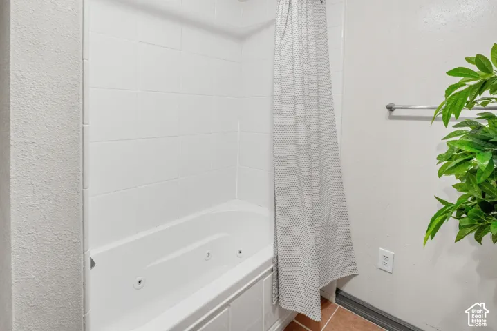 Basement bathroom - Jetted tub