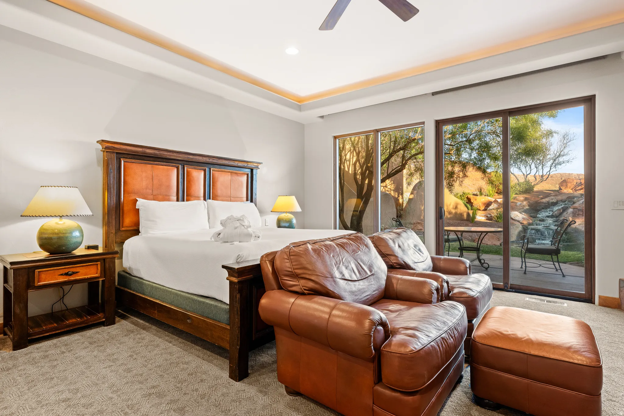 Tray ceiling with recessed lighting