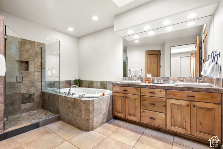 1-bedroom side of home (Primary bath)