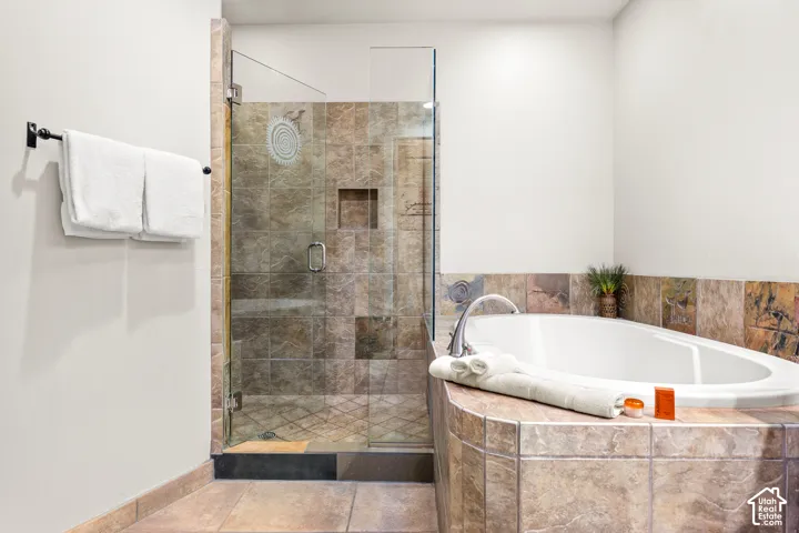 1-bedroom side of home (Primary bath)