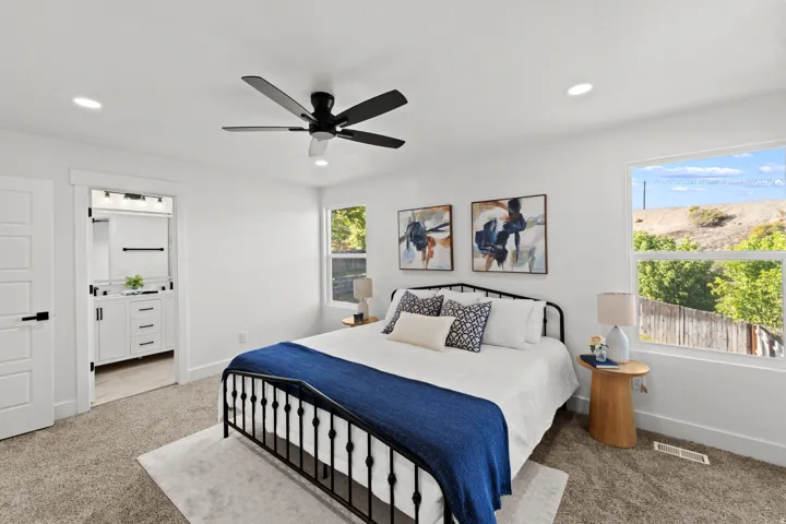 Recessed lighting, ceiling fan, and carpet flooring