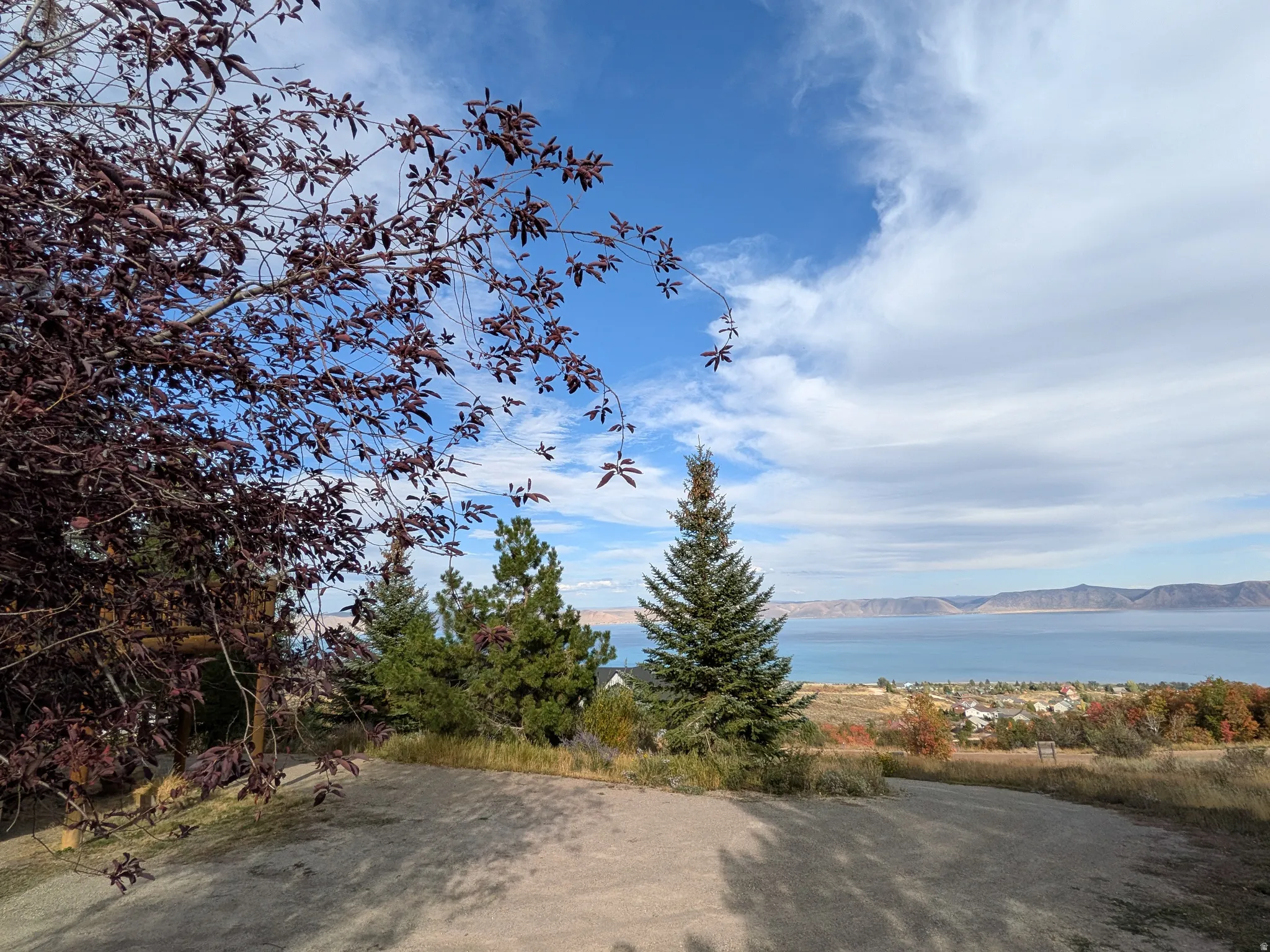 Circular driveway with views of Bear Lake