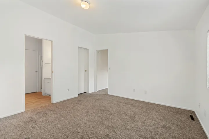 Neutral wall finishes with carpet flooring