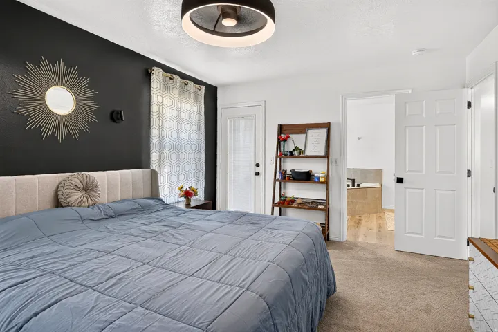 Recessed lighting, paneled interior door, light-colored carpeting, dark accent wall, and a built-in shelf