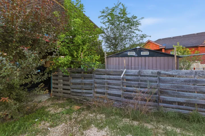 Backyard area (north-east side of drive way), pet area, wood fence