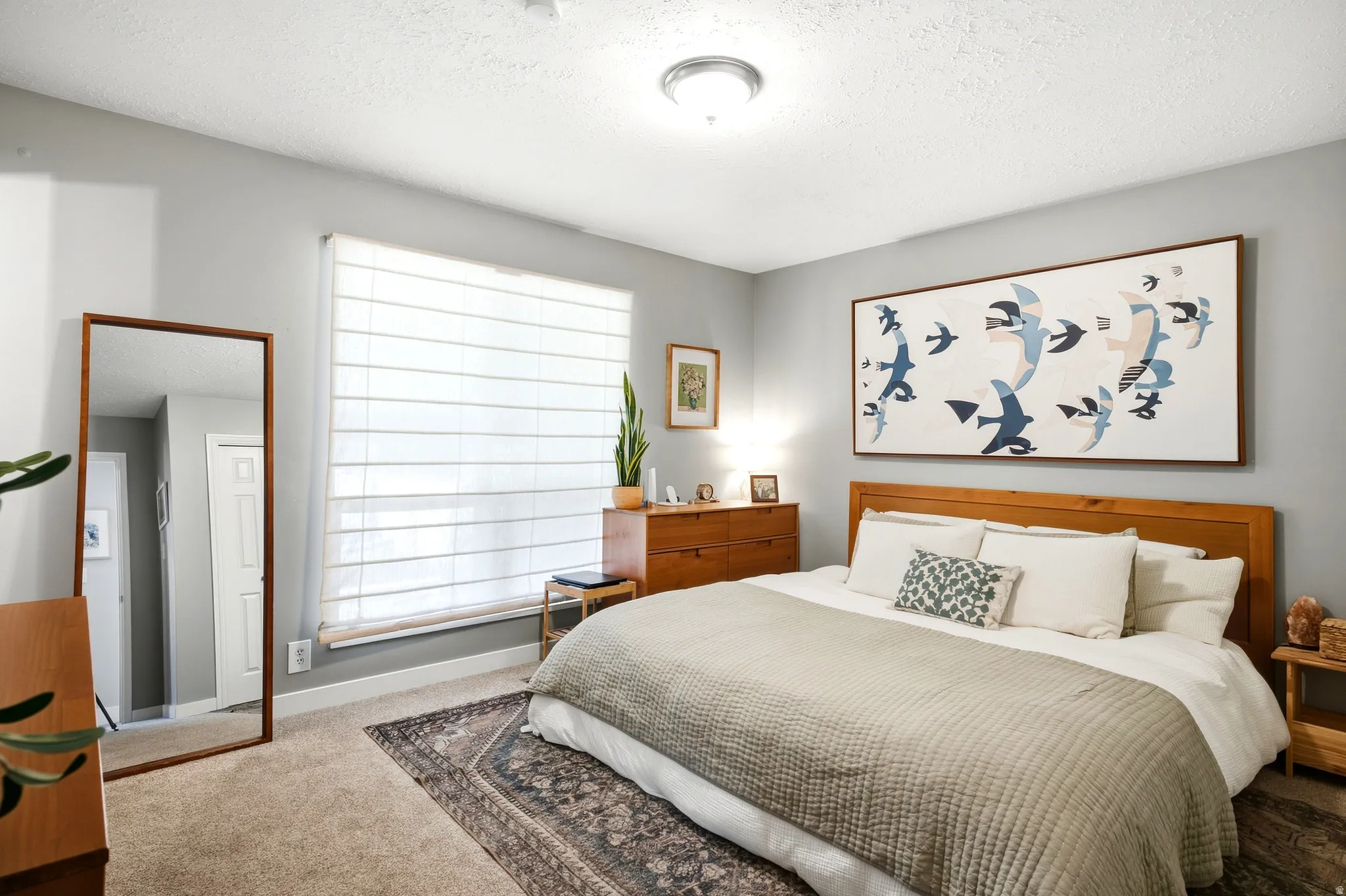 Recessed lighting with a flush-mount fixture