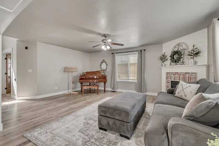 338 W Rye Dr, Saratoga Springs, Utah 84045