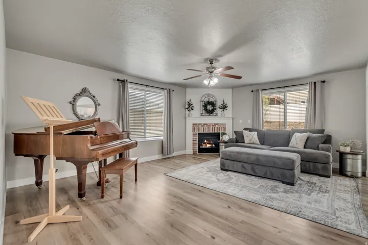 338 W Rye Dr, Saratoga Springs, Utah 84045