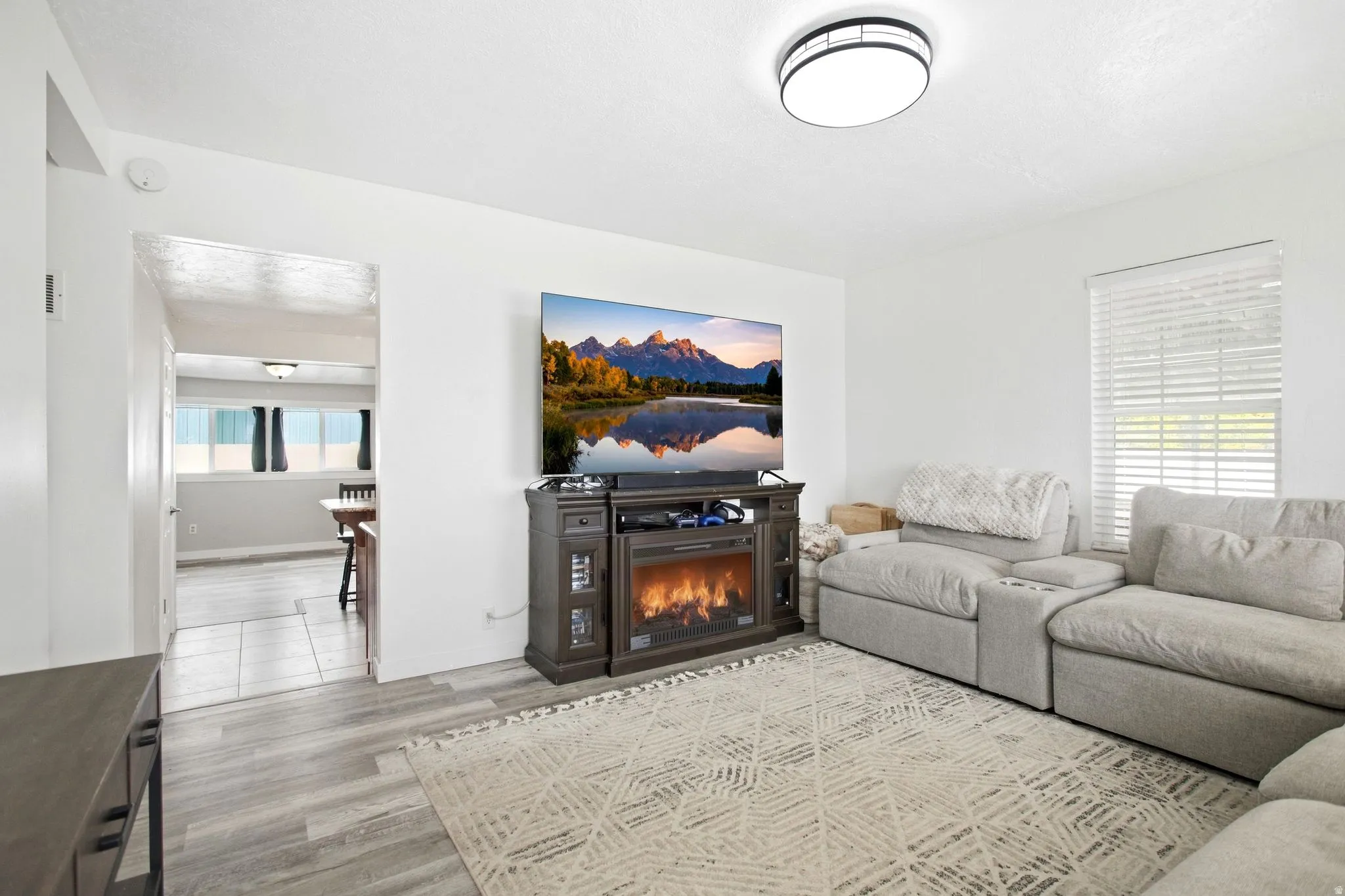 Recessed wall opening with tiled floor entryway