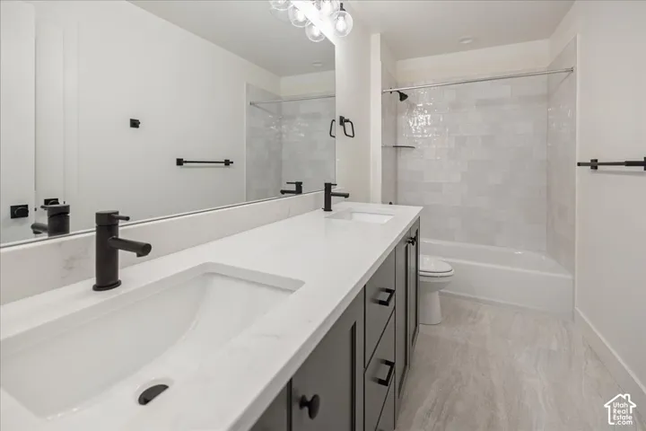 Upper Floor Shared Bathroom
