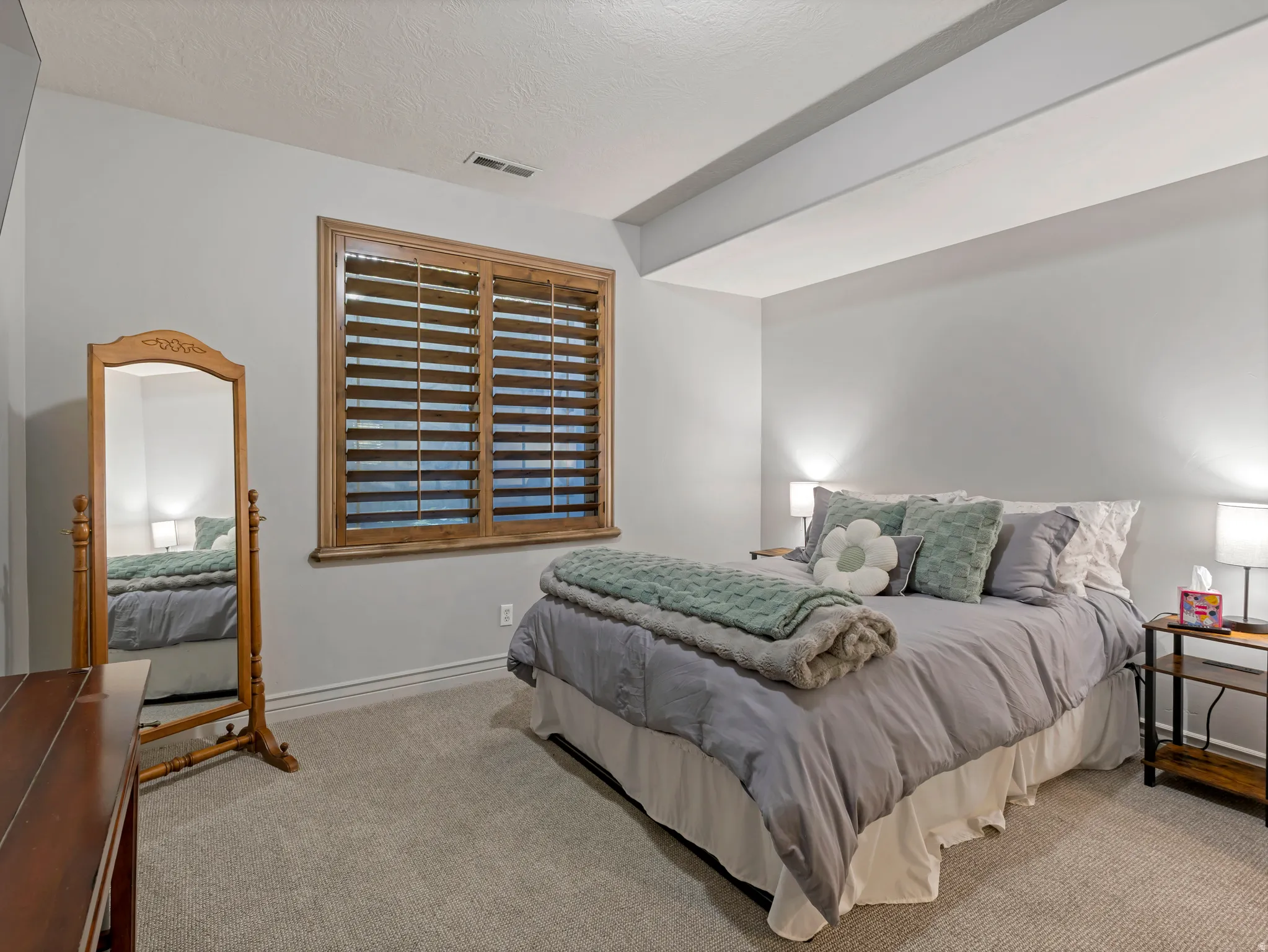 Additional bedroom down