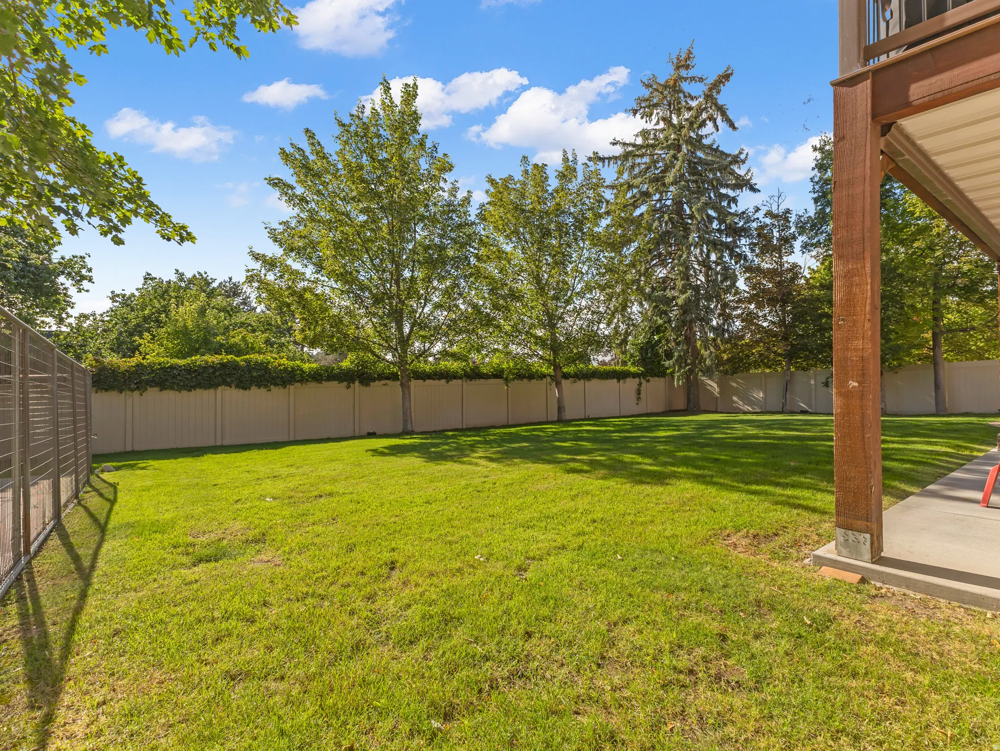 Fully fenced large yard offers space and privacy