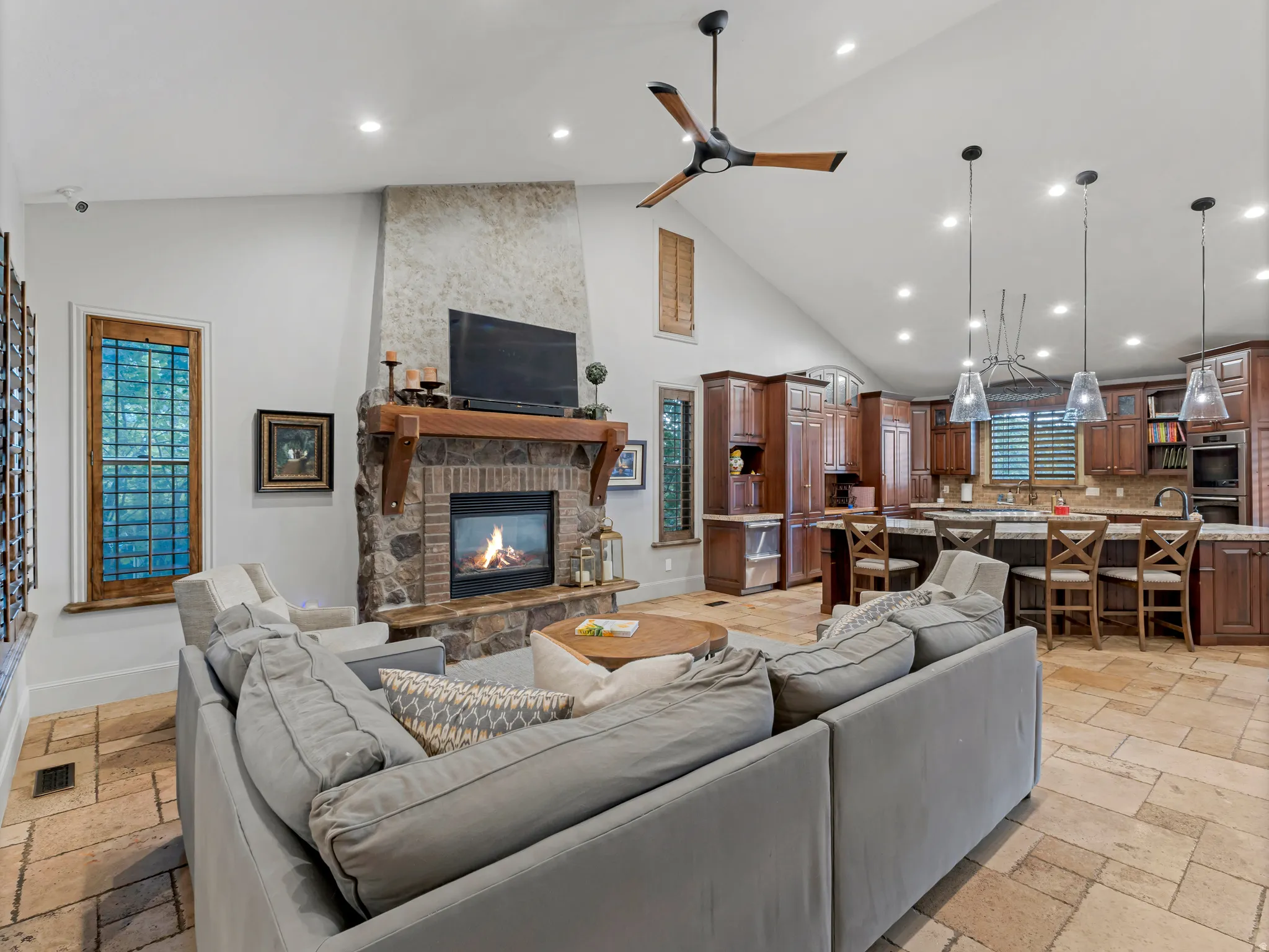 Large great room with vaulted ceilings