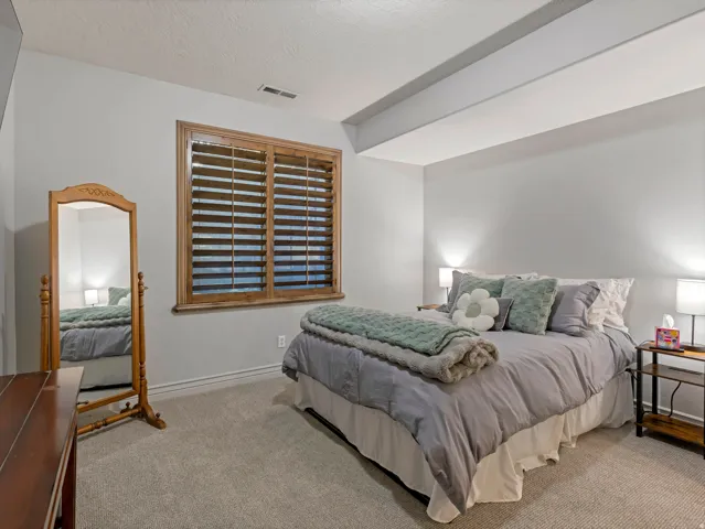 Additional bedroom down