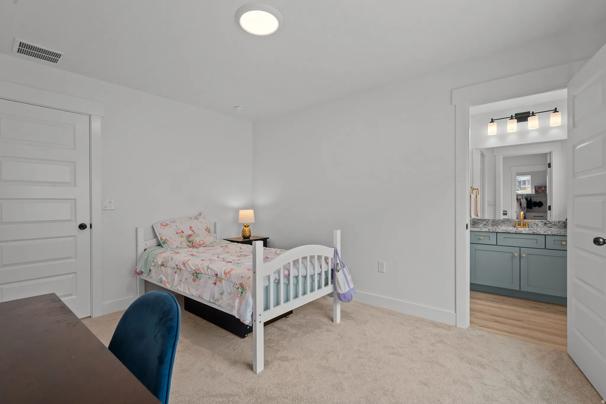 Neutral-toned carpeting with white baseboards