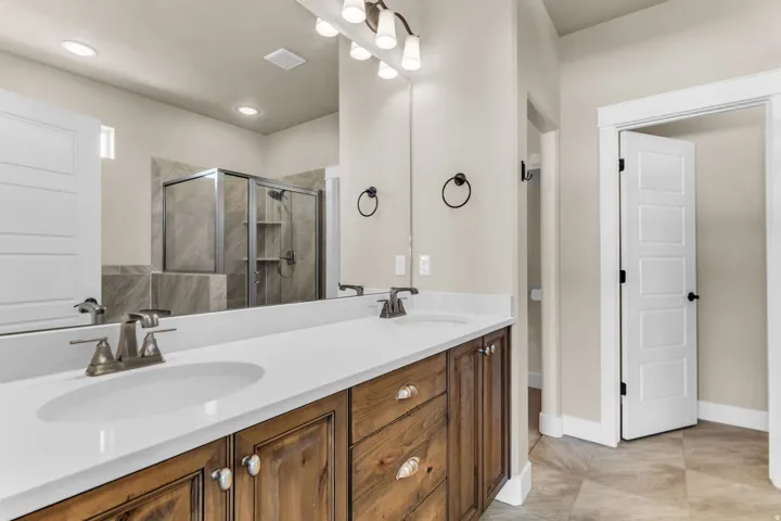 Primary Bathroom En Suite