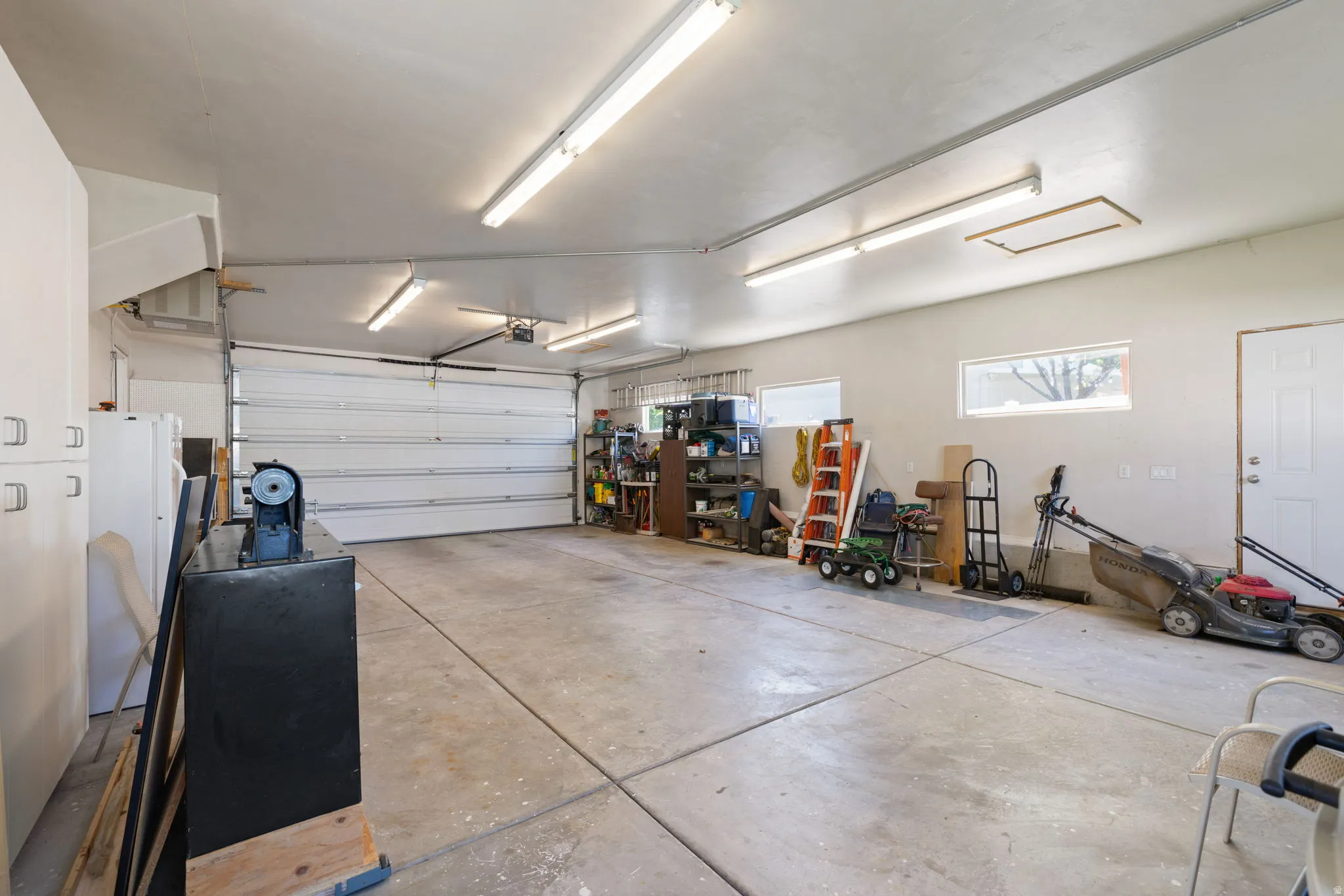 4 car garage with workshop