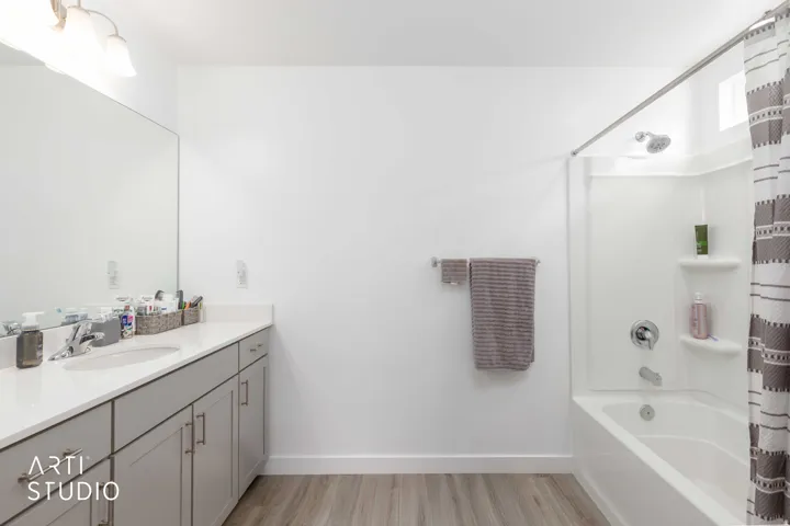 2717 N Nicholes Ave #205, Layton, Utah 84040