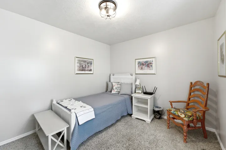 Neutral wall tones and textured carpeting