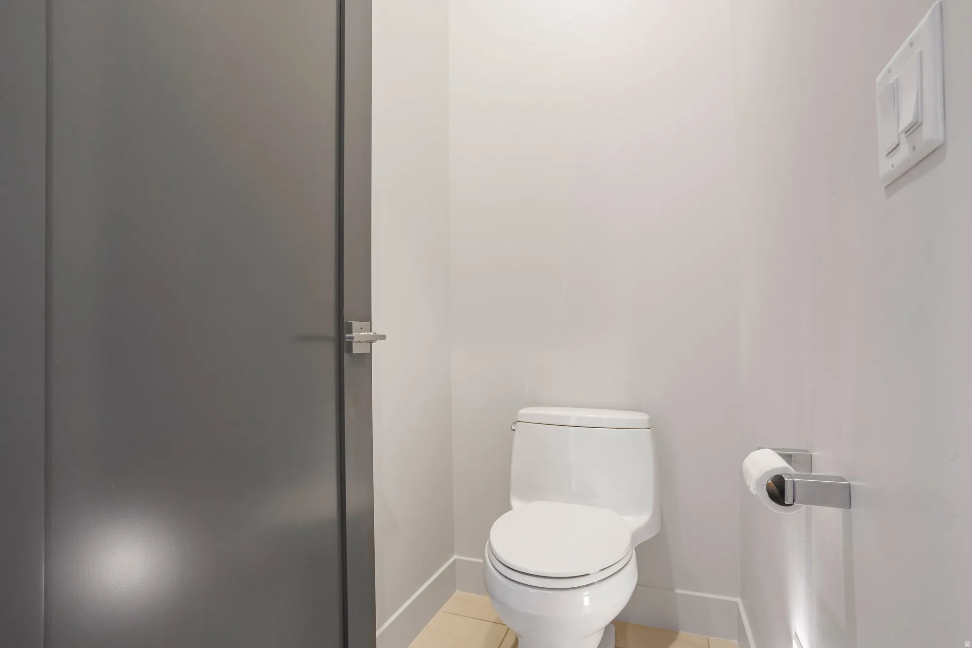 White wall finish and a modern toilet