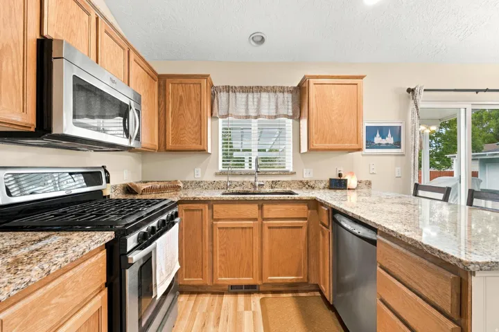1886 S Dahl Ln, Syracuse, Utah 84075