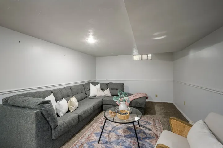 2209 S Broadmoor St, Salt Lake City, Utah 84109