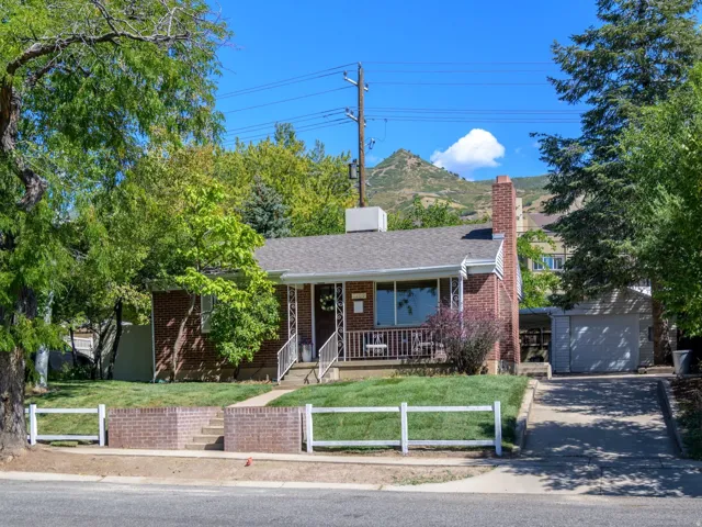 2209 S Broadmoor St, Salt Lake City, Utah 84109
