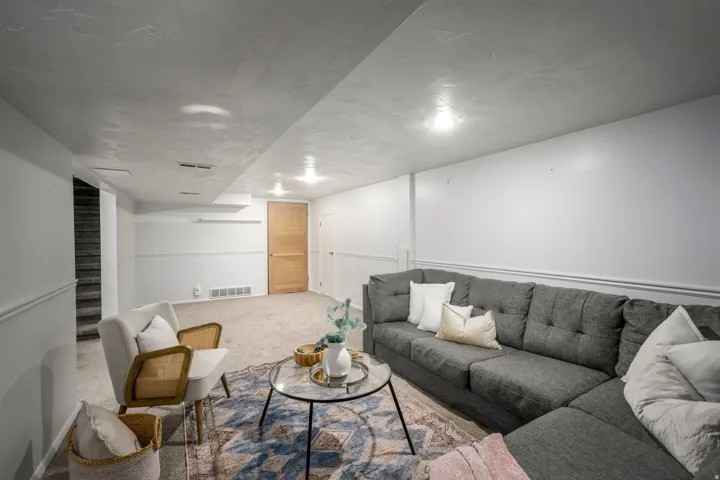2209 S Broadmoor St, Salt Lake City, Utah 84109