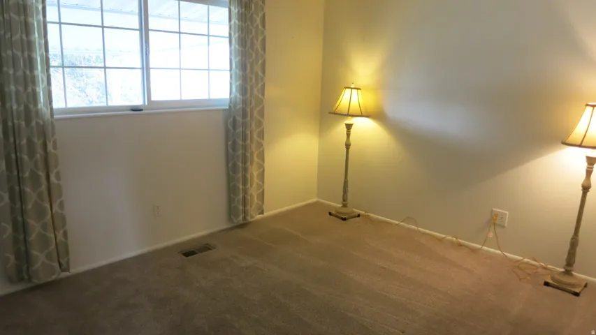 Wall-to-wall carpeting with neutral wall tones