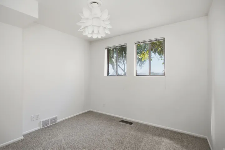 1041 E Lamplighter Dr, Logan, Utah 84321