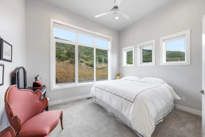 High ceilings and light gray walls