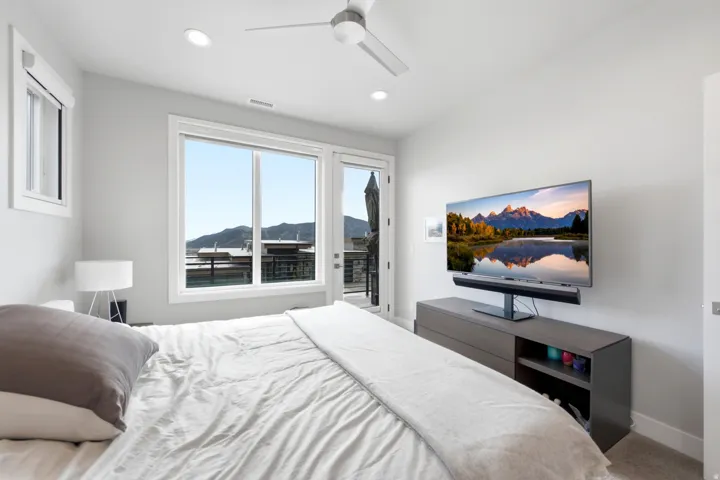 Recessed lighting, ceiling fan, and carpeted flooring