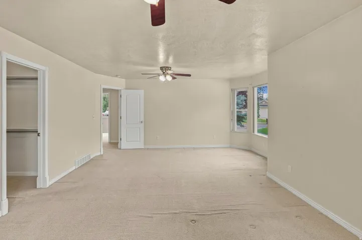 939 S Wind River Way, Kaysville, Utah 84037