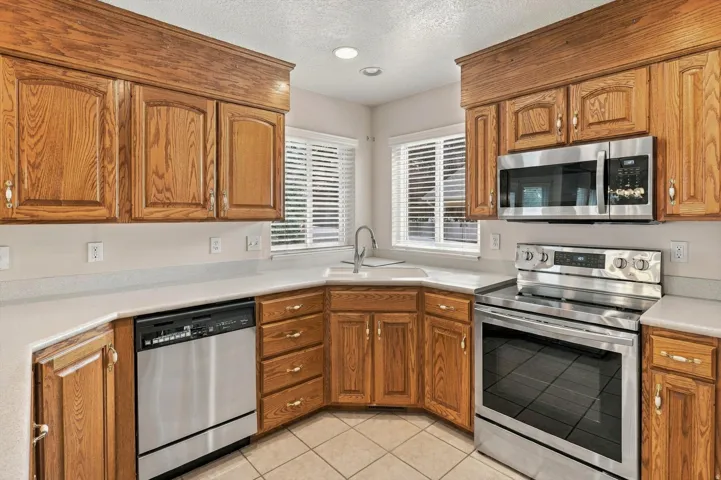 939 S Wind River Way, Kaysville, Utah 84037