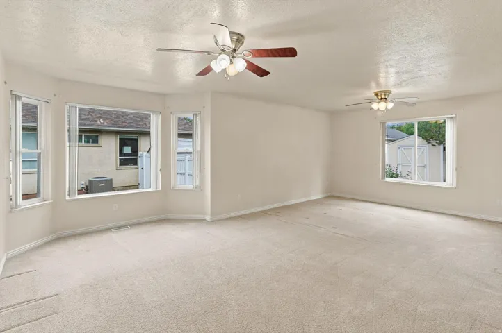 939 S Wind River Way, Kaysville, Utah 84037