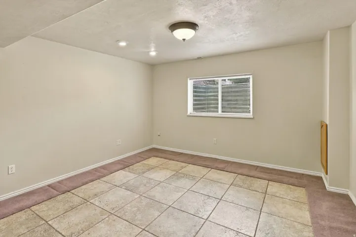 939 S Wind River Way, Kaysville, Utah 84037