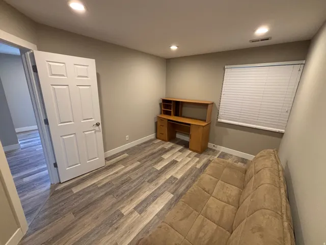 Recessed lighting, wood-finish flooring, and window blinds