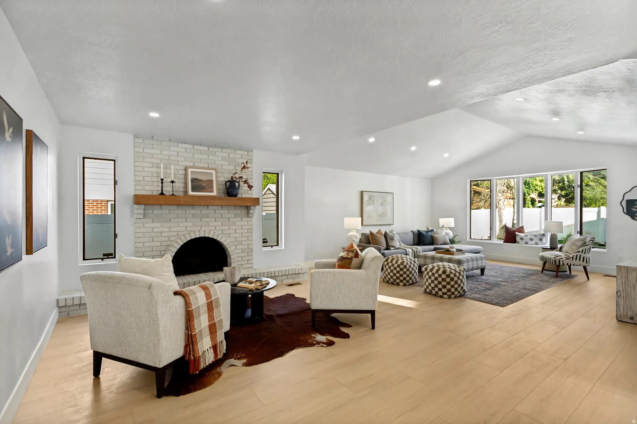 Vaulted ceiling with recessed lighting