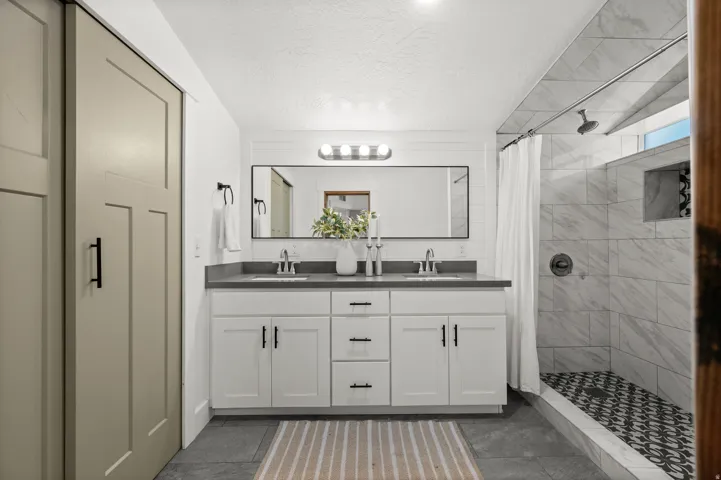 Dual vanity with undermount sinks and dark countertops