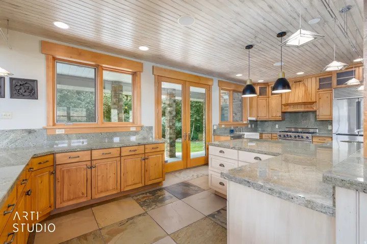 Large and spacious kitchen. Alder wood cabinetry, pendant lights, stainless steel appliances, granite counter tops.