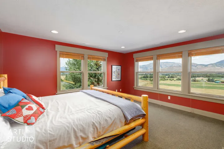 Amazing views and queen size lodgepole pine bed.