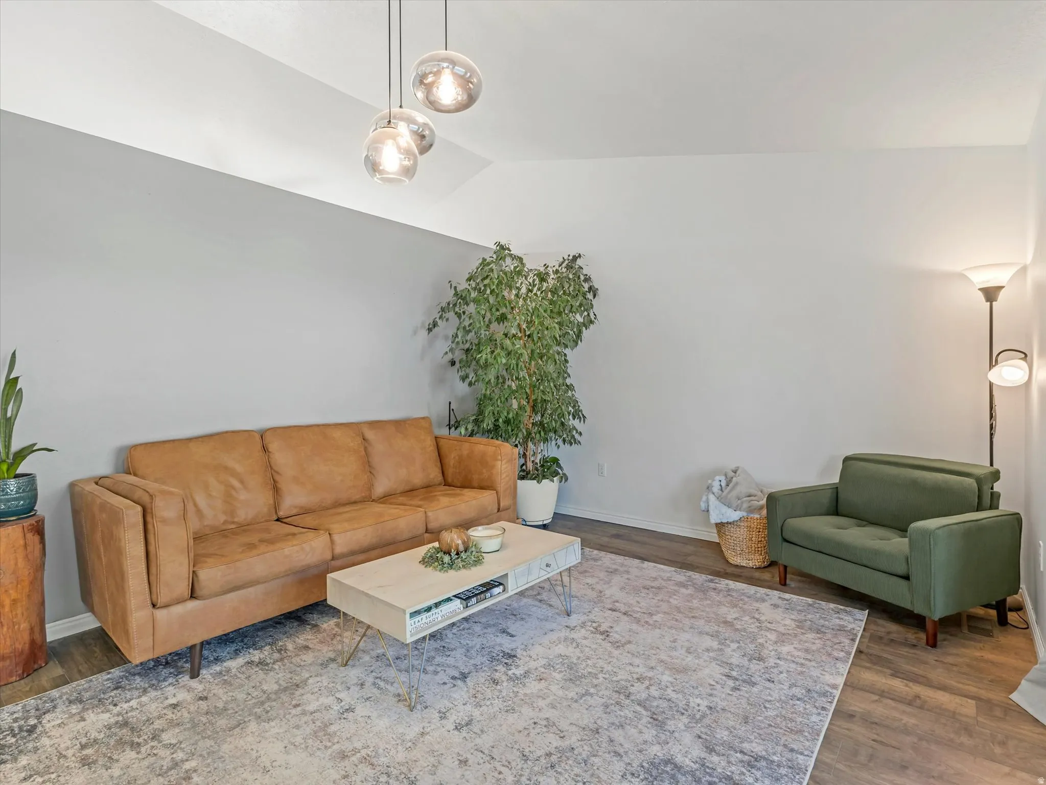 Vaulted ceiling with suspended pendant lighting