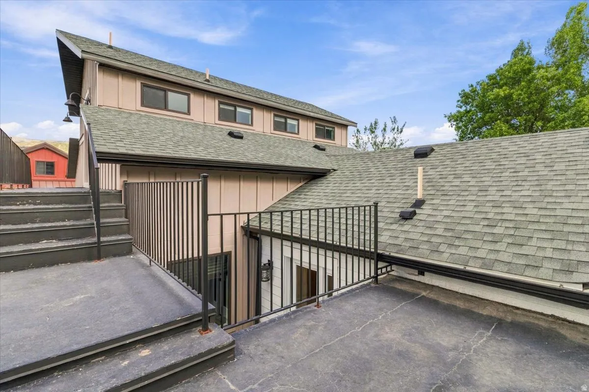 Multi-level exterior with shingle roofing and horizontal siding