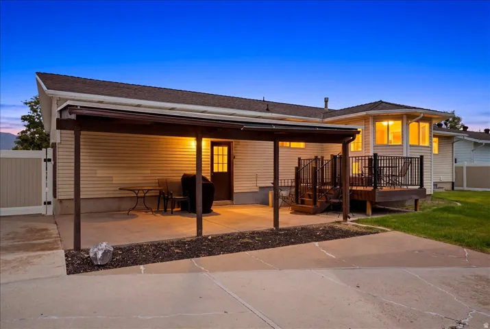 Covered patio with concrete flooring